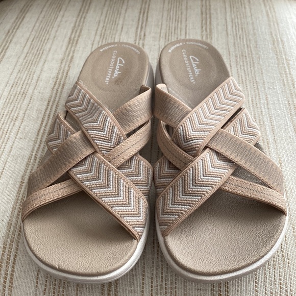 Clark’s sandals - Picture 2 of 4